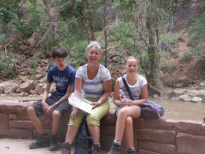 Aan de Virgin river in Zion canyon